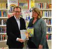 LR Christian Buchmann und Katharina Kocher-Lichem, Leiterin der Bibliothek, präsentierten gemeinsam den Jahresschwerpunkt der Landesbibliothek.