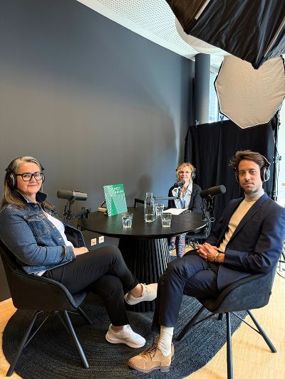 Kunstfunken 82: Gertraud Strempfl-Ledl (links) und Florian Meixner im Gespräch mit Petra Sieder-Grabner. © Das POD Kunstfunken 82: Gertraud Strempfl-Ledl (links) und Florian Meixner im Gespräch mit Petra Sieder-Grabner.