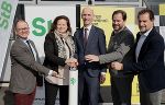 Direktor Ronald Kiss, Verkehrslandesrätin Claudia Holzer, Wirtschaftslandesrat Willibald Ehrenhöfer GF Reinhard Hinrichs und GF Heimo Kniechtl (v.l.).  © StB/Harry Schiffer