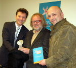 Foto vlnr.: Kulturstadtrat Wolfgang Riedler, LH-Stv. Kurt Flecker und ASSITEJ-Obmann Stephan Rabl 