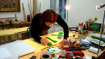 Theresia Fauland-Nerat bei der Arbeit im Atelier © Theresia Fauland-Nerat