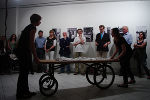 Performance zur Ausstellungseröffnung "INSIDE" © Gernot Cseh Performance zur Ausstellungseröffnung "INSIDE"