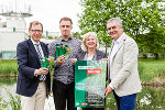 Kulturlandesrat Dr. Christian Buchmann, Autor Stefan Schmitzer, Programmgestalterin Ilse Amenitsch und ORF-Landesdirektor Gerhard Draxler beim Funkhausteich im ORF-Park in Graz. © ORF/Schöttl Kulturlandesrat Dr. Christian Buchmann, Autor Stefan Schmitzer, Programmgestalterin Ilse Amenitsch und ORF-Landesdirektor Gerhard Draxler beim Funkhausteich im ORF-Park in Graz.