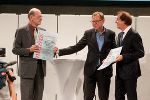 Preisträger Kategorie "Jurypreis für vorbildliches Mäzenatentum" | Philipp Harnoncourt (Förderverein Hl. Geist-Kapelle Bruck an der Mur – Engagement Familie Harnoncourt), LR Christian Buchmann u.Hans Roth (rotahorn - Hans Roth Literaturpreis) © Heimo Binder Preisträger Kategorie "Jurypreis für vorbildliches Mäzenatentum" | Philipp Harnoncourt (Förderverein Hl. Geist-Kapelle Bruck an der Mur – Engagement Familie Harnoncourt), LR Christian Buchmann u.Hans Roth (rotahorn - Hans Roth Literaturpreis) © Heimo Binder