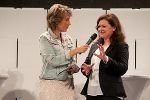 Preisträgerin Michaela Zingele (Verein styrian summer art) u. Barbara Rett © Heimo Binder Preisträgerin Michaela Zingele (Verein styrian summer art) u. Barbara Rett © Heimo Binder