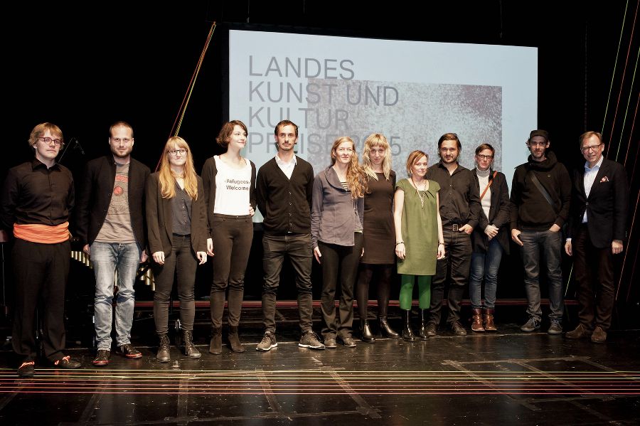 Stipendiatinnen und Stipendiaten mit LR Christian Buchmann