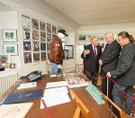 LH Schützenhöfer beim Besuch in Thal bei Graz im Schwarzenegger-Museum © steiermark.at LH Schützenhöfer beim Besuch in Thal bei Graz im Schwarzenegger-Museum