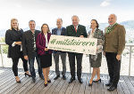 Landeshauptmann und Volkskulturreferent Hermann Schützenhöfer mit Dr. Monika Primas (Volkskultur Steiermark GmbH), Dr. Claudia Unger (Abteilung Volkskunde/UMJ), Mag. Evelyn Kometter (Referat Volkskultur) und Vertreter der volkskulturellen Verbände