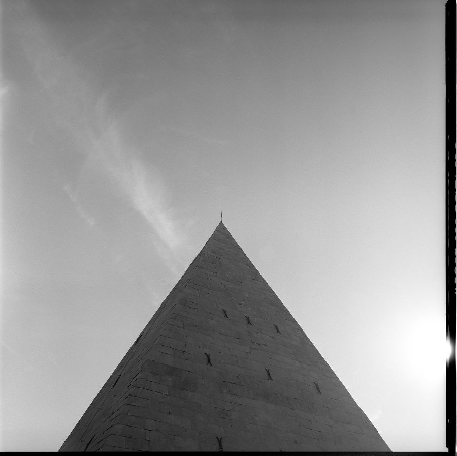 <COUNTER> PYRAMIDE DES CAIUS CESTIUS ROM, 2015