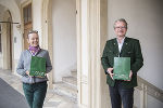 Kuluturlandesrat Christopher Drexler und Volkskultur Steiermark-Geschäftsführerin Monika Primas präsentieren den Tätigkeitsbericht "Wir leben Steiermark! Zahlen.Daten.Fakten 2020". © Foto Fischer; bei Quellenangabe honorarfrei Kuluturlandesrat Christopher Drexler und Volkskultur Steiermark-Geschäftsführerin Monika Primas präsentieren den Tätigkeitsbericht "Wir leben Steiermark! Zahlen.Daten.Fakten 2020".