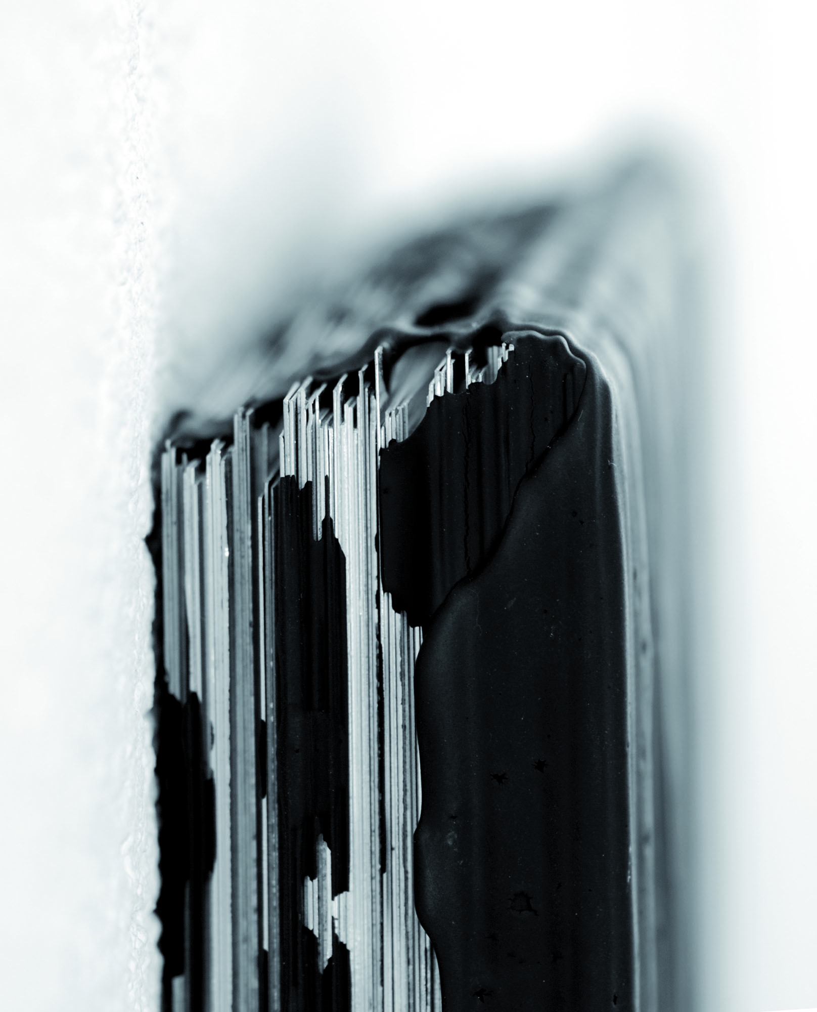 Impact Cube 25 (Detail), 2010  Offsetplatten/Vinyl/Quarz 72,5 x 98,5 x 4,5 cm