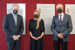 Landesarchivdirektor Gernot Peter Obersteiner, Landesrätin Juliane Bogner-Strauß und Wernfried Hofmeister (geschäftsführender Sekretär der HLK) (v.l.) bei der Vollversammlung der Historischen Landeskommission. © Bilder: Land Steiermark/Robert Binder; Verwendung bei Quellenangabe honorarfrei Landesarchivdirektor Gernot Peter Obersteiner, Landesrätin Juliane Bogner-Strauß und Wernfried Hofmeister (geschäftsführender Sekretär der HLK) (v.l.) bei der Vollversammlung der Historischen Landeskommission.