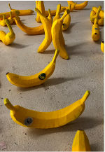 BANANEN, BANANAS, BANÁNOK/ Breaking out of the Bananabox , 2023 © Simon Reitmann