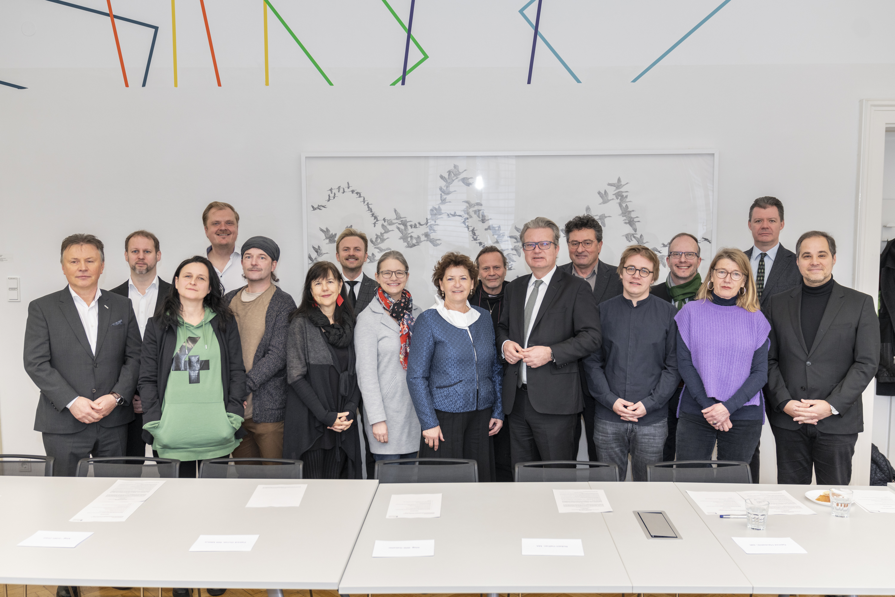 Landeshauptmann Christopher Drexler und Landesrätin Ursula Lackner mit den neuen Mitgliedern des steirischen Kulturkuratoriums © Land Steiermark/Binder, bei Quellenangabe honorarfrei Landeshauptmann Christopher Drexler und Landesrätin Ursula Lackner mit den neuen Mitgliedern des steirischen Kulturkuratoriums