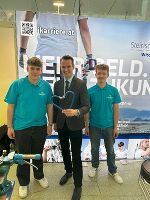 Mag. Stefan Hermann, MBL mit Lehrlingen © LBS 4 Graz