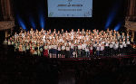 Gruppenbild der Ausgezeichneten sowie der Ehrengäste auf der Bühne der Oper Graz © Freiberger Gruppenbild der Ausgezeichneten sowie der Ehrengäste auf der Bühne der Oper Graz