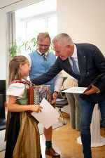 Landeshauptmann Mario Kunasek  überreichte Urkunden